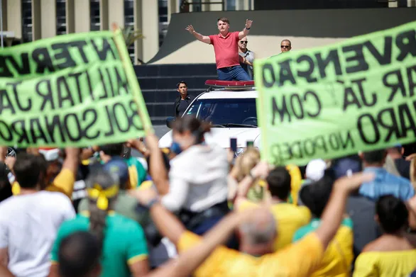 Tổng thống Brazil biểu tình phản đối 'ở nhà' của các thống đốc