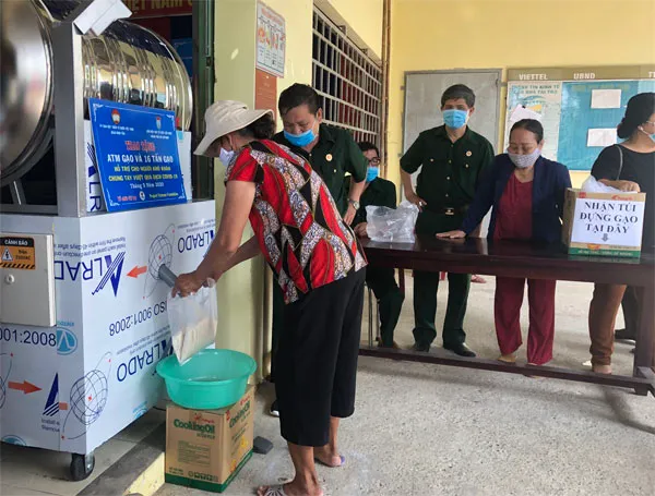 Cây "ATM gạo" thứ 5 ở quận Bình Tân giúp dân nghèo vượt qua khốn khó
