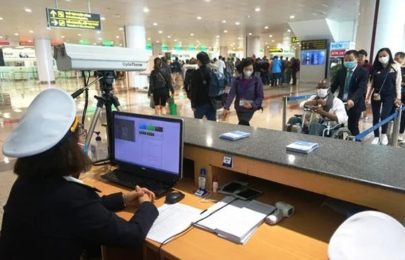 Kiểm dịch y tế khách nhập cảnh tại Sân bay quốc tế Nội Bài