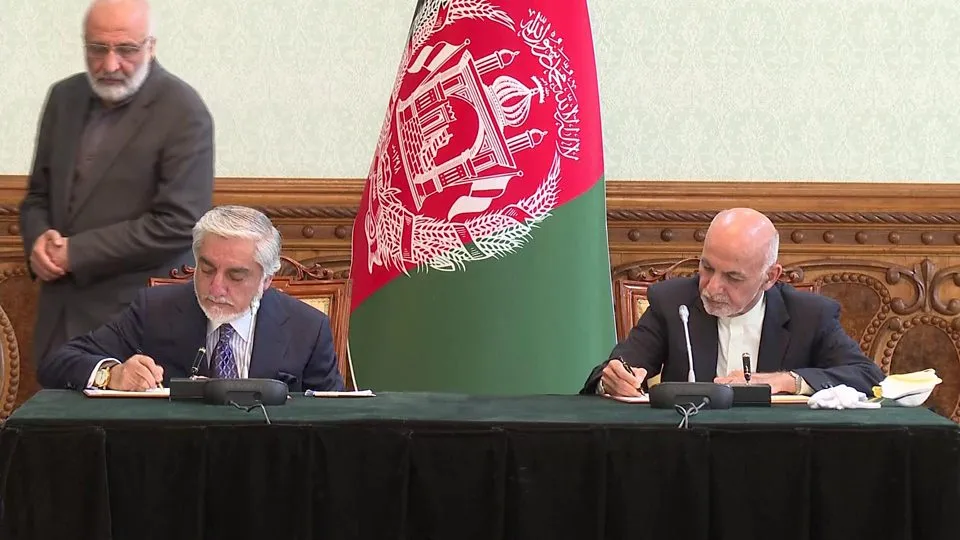 Afghanistan: Tổng thống Ghani và đối thủ Abdullah ký thỏa thuận chia sẻ quyền lực