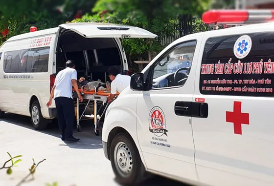 Phú Yên: Sập giàn giáo, 4 công nhân rơi từ tầng 2 bị thương 