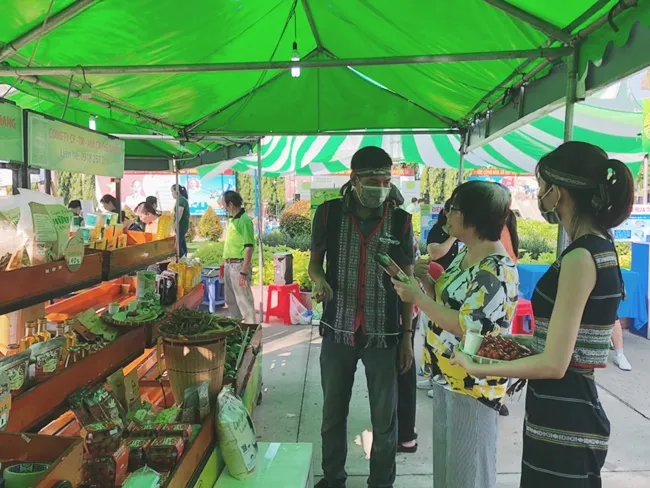 Chợ phiên Nông sản an toàn TPHCM – quận Tân Phú khai mạc sáng 5/6. 