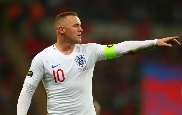 Rooney khi còn làm đội trưởng Anh