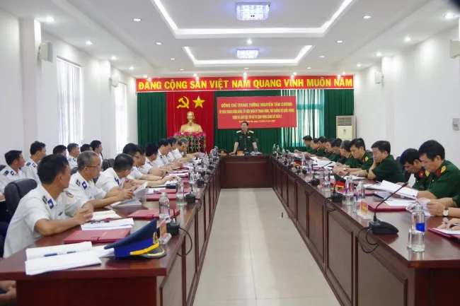 Đoàn công tác của Bộ Quốc phòng thăm và kiểm tra Bộ Tư lệnh Vùng Cảnh sát biển 3
