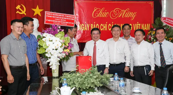 Lãnh đạo TPHCM thăm cơ quan báo chí nhân kỷ niệm 95 năm Ngày Báo chí Cách mạng Việt Nam