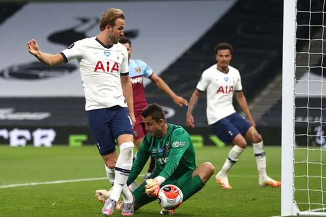 Kết quả Ngoại hạng Anh ngày 24/6: Đá bại West Ham, Tottenham nuôi lại hi vọng dự Cup châu Âu