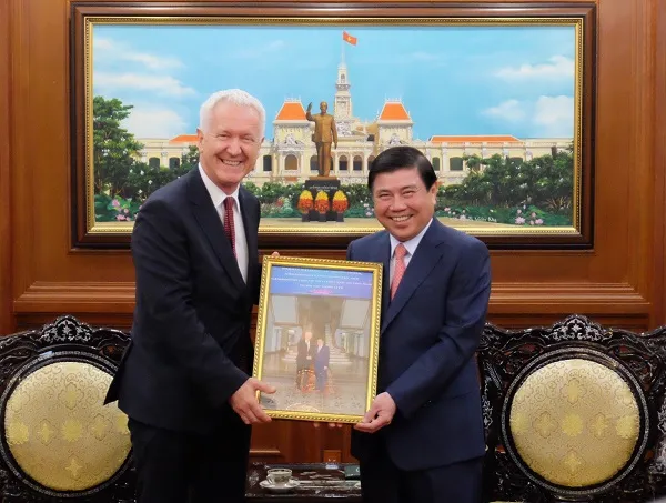Chủ tịch UBNDTP Nguyễn Thành Phong tiếp ông Ivo Sieber Tân Đại sứ Thuỵ Sỹ tại Việt Nam