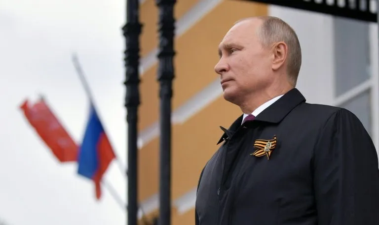Tổng thống Nga Putin đã lên lịch lại ngày tổ chức duyệt binh chỉ một tuần trước cuộc bỏ phiếu cho các cải cách ngày 1/7 tới đây.
