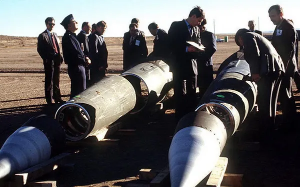 Chuyên gia Nga và Mỹ theo dõi việc phá hủy tên lửa đạn đạo Pershing-2 của Mỹ
