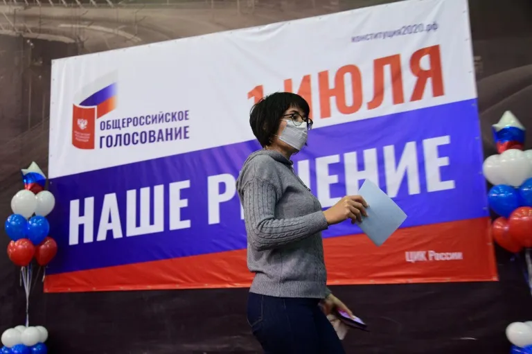 Người dân tham gia bỏ phiếu tại Nga