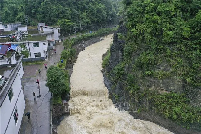 Nước lũ trên sông ở Trùng Khánh, tây nam Trung Quốc, ngày 1/7/2020