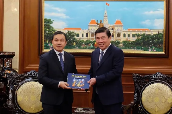 Chủ tịch UBND TPHCM Nguyễn Thành Phong tiếp ông Sengphet Huangboungnuang, Tân Đại sứ Đặc mệnh toàn quyền nước CHDCND Lào tại Việt Nam