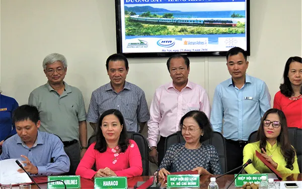Hiệp hội Du lịch TPHCM ký kết ghi nhớ hợp tác với Hàng không Việt Nam và Đường sắt Việt Nam