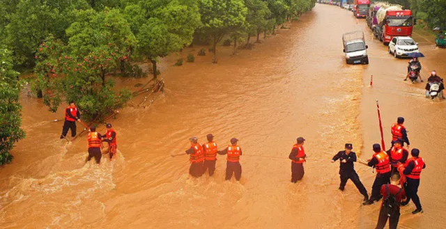 Trung Quốc đã phải điều 7000 quân nhân chống mưa lũ