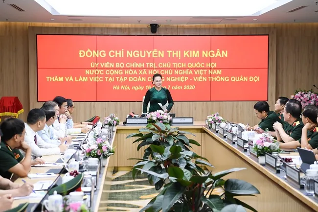 Chủ tịch Quốc hội Nguyễn Thị Kim Ngân thăm và làm việc tại Tập đoàn Viettel