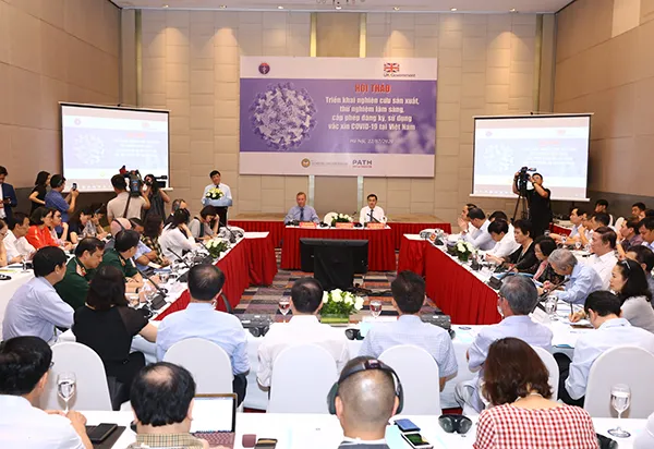 Hội thảo “Triển khai nghiên cứu sản xuất, thử nghiệm lâm sàng, cấp phép đăng ký, sử dụng vắc xin COVID-19 tại Việt Nam”.