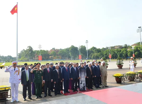 Lãnh đạo Đảng, Nhà nước viếng Chủ tịch Hồ Chí Minh, tưởng niệm các anh hùng liệt sĩ ngày 25/07/2020 3