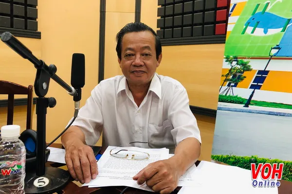 Ông Huỳnh Thanh Khiết – Phó Giám đốc Sở Lao động, Thương binh và Xã hội TPHCM tại phòng thu của chương trình