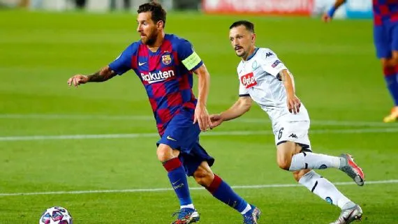 Messi giúp Barcelona vượt qua Napoli.
