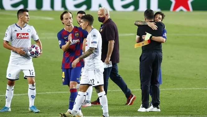 Messi từ chối bắt tay trọng tài chính
