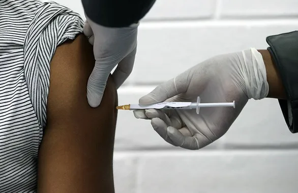 Bộ Y tế đã đăng ký mua vắcxin phòng COVID-19 của Nga và Anh