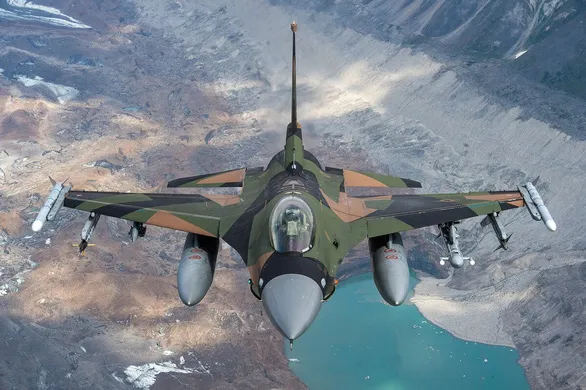 Một chiếc chiến đấu cơ F-16 của không lực Mỹ cất cánh từ căn cứ không quân Eielson ở Alaska, Mỹ ngày 18-7-2019 