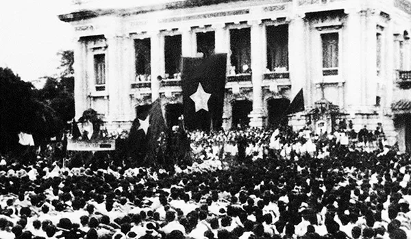 Cuộc mít tinh phát động khởi nghĩa giành chính quyền do Mặt trận Việt Minh tổ chức tại Nhà hát Lớn Hà Nội