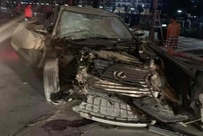 Tin tức tai nạn giao thông hôm nay 19/8/2020: Xế hộp Lexus gây tai nạn liên hoàn, 1 nữ công an tử vong 