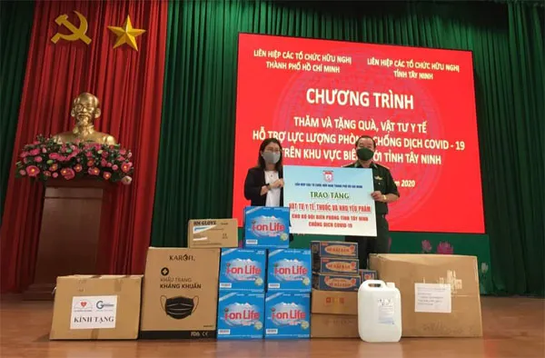 HUFO trao tặng quà và vật tư y tế cho Bộ đội Biên phòng tỉnh Tây Ninh