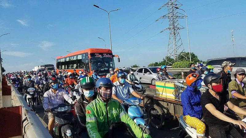 Tin tức tai nạn giao thông hôm nay 24/08/2020: Xe tải lật khi đổ đèo, 2 mẹ con tử vong tại chỗ