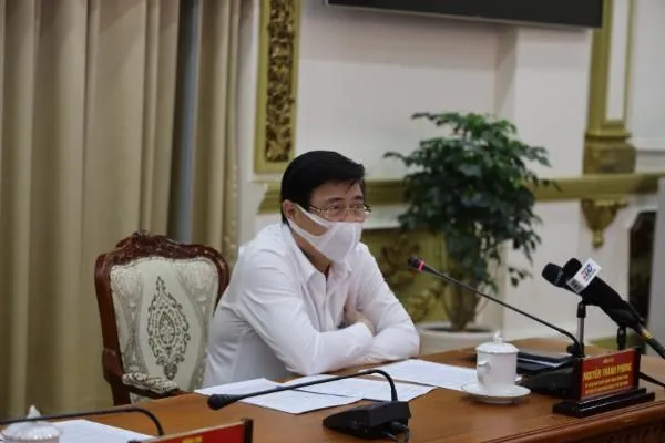 Ủy viên Trung ương Đảng, Chủ tịch UBND TP. Hồ Chí Minh Nguyễn Thành Phong phát biểu chỉ đạo tại cuộc họp. Ảnh: Thanh Nga