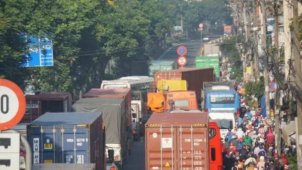 Tin tức tai nạn giao thông hôm nay 25/08/2020: Ôtô tông liên hoàn, giao thông tê liệt tại cửa ngõ Sài Gòn 