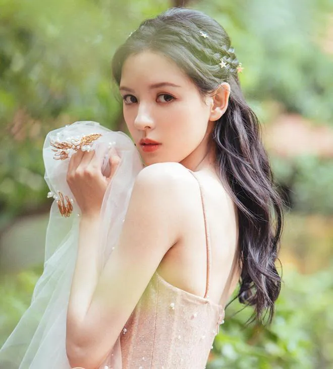Profile tiểu sử Trương Dư Hi : Nữ diễn viên xinh đẹp, tài năng nhưng cũng lắm thị phi 2