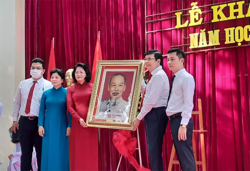 Phó Chủ tịch Nước Đặng Thị Ngọc Thịnh dự khai giảng tại trường Lê Quý Đôn