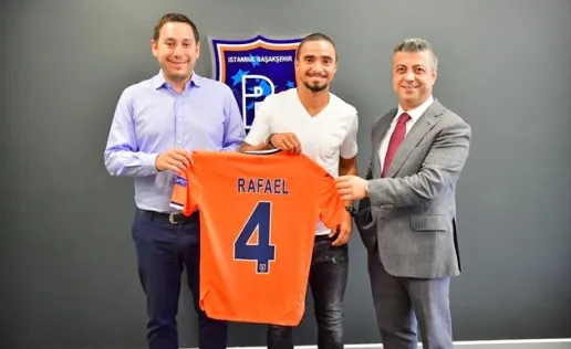 Rafael da Silva đã đồng ý gia nhập Istanbul Basaksehir 