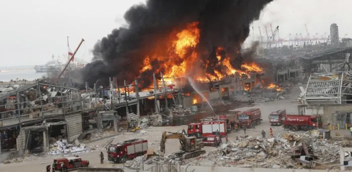 Lebanon: Một tháng sau vụ nổ kinh hoàng, cảng Beirut lại cháy lớn 