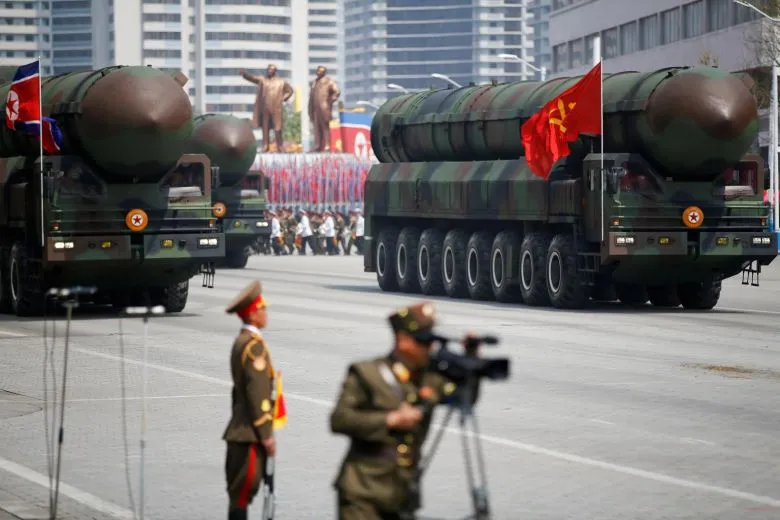 Nghi vấn tên lửa đạn đạo xuất hiện trong lễ duyệt binh ở Triều Tiên