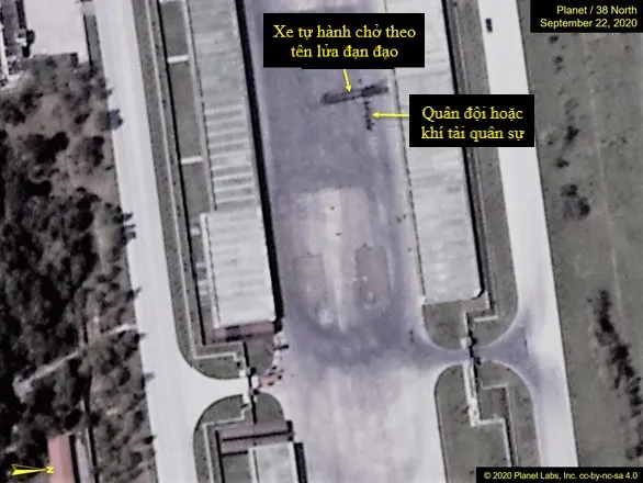 Nghi vấn tên lửa đạn đạo xuất hiện trong lễ duyệt binh ở Triều Tiên