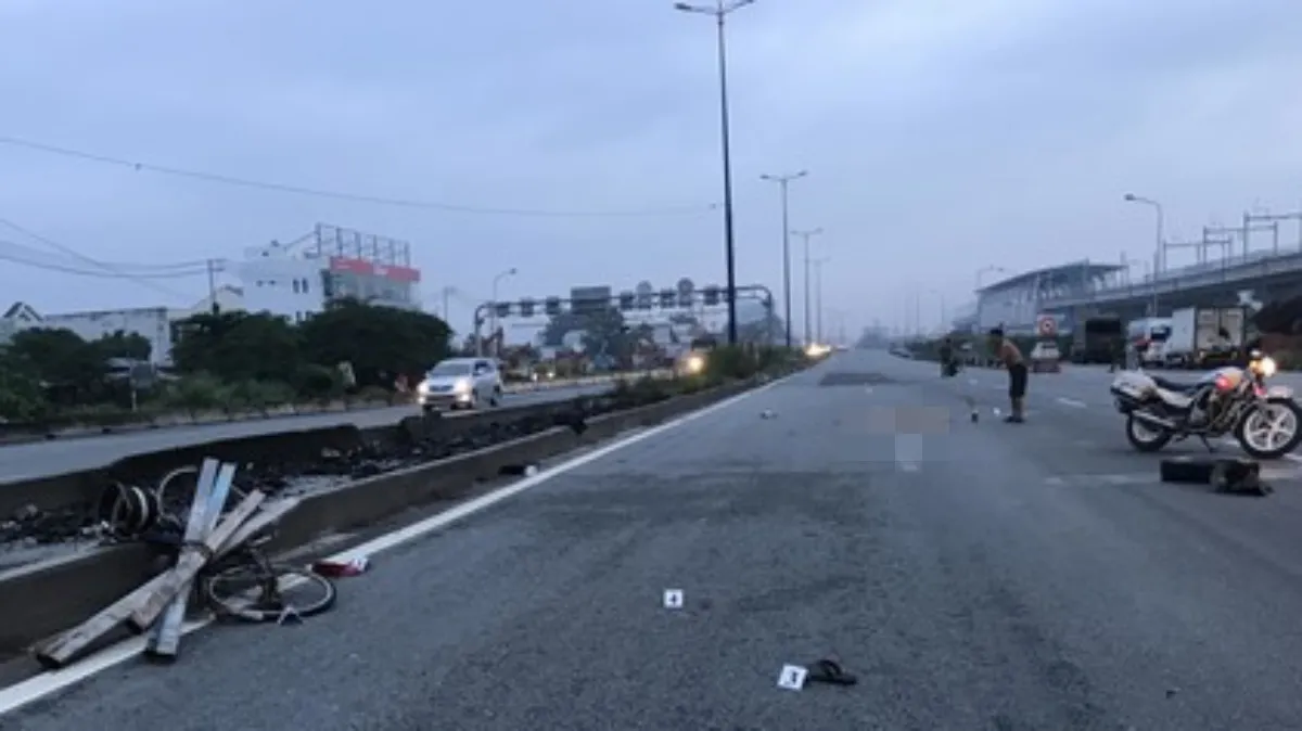 Tin tức tai nạn giao thông hôm nay 25/09/2020: 2 ôtô tông chết người đi xe đạp tại hầm chui ở Sài Gòn Ảnh 2