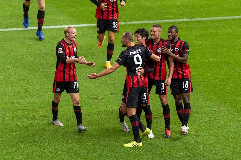Kết quả bóng đá hôm nay 26/9: Frankfurt tạm dẫn đầu Bundesliga - Lille cũng tạm dẫn đầu BXH Ligue 1