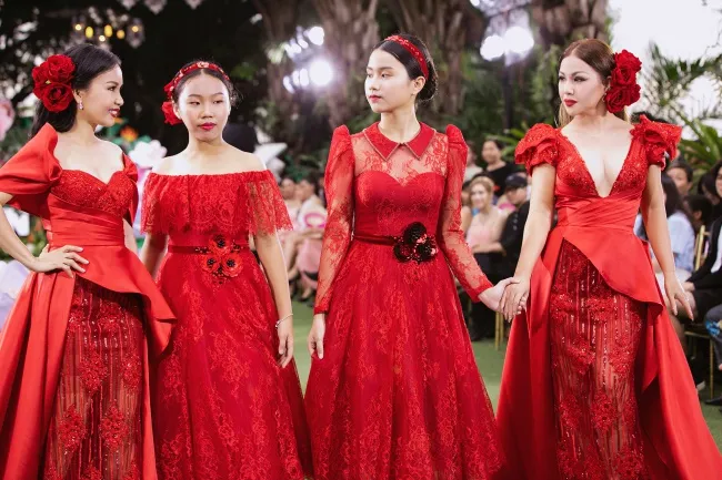 Chị em Cẩm Ly - Minh Tuyết bất ngờ ‘đại náo’ sàn runway Pink Garden show