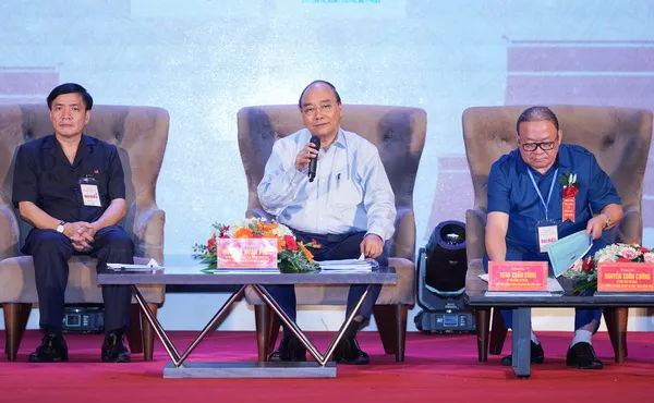 Thủ tướng Nguyễn Xuân Phúc đối thoại với nông dân