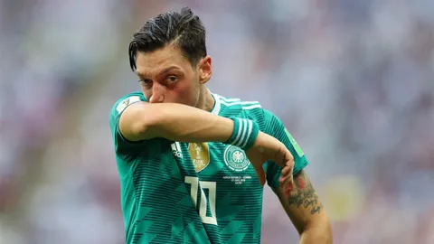 LĐBĐ Đức tuyên bố sốc về Mesut Ozil
