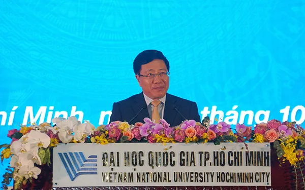 Phó Thủ tướng Phạm Bình Minh nói chuyện với sinh viên ĐHQG-HCM