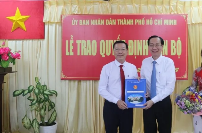 Ông Nguyễn Văn Hồng giữ chức Chủ tịch UBND huyện Cần Giờ