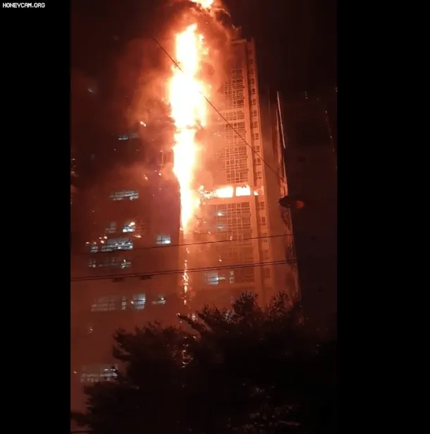 Tòa nhà 33 tầng ở Hàn Quốc cháy lớn, hàng trăm người sơ tán khẩn cấp ngay trong đêm