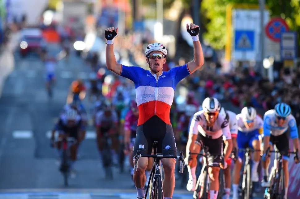 Giro D’Italia 2020: Cua-rơ Arnaud Demare giành chiến thắng chặng 6