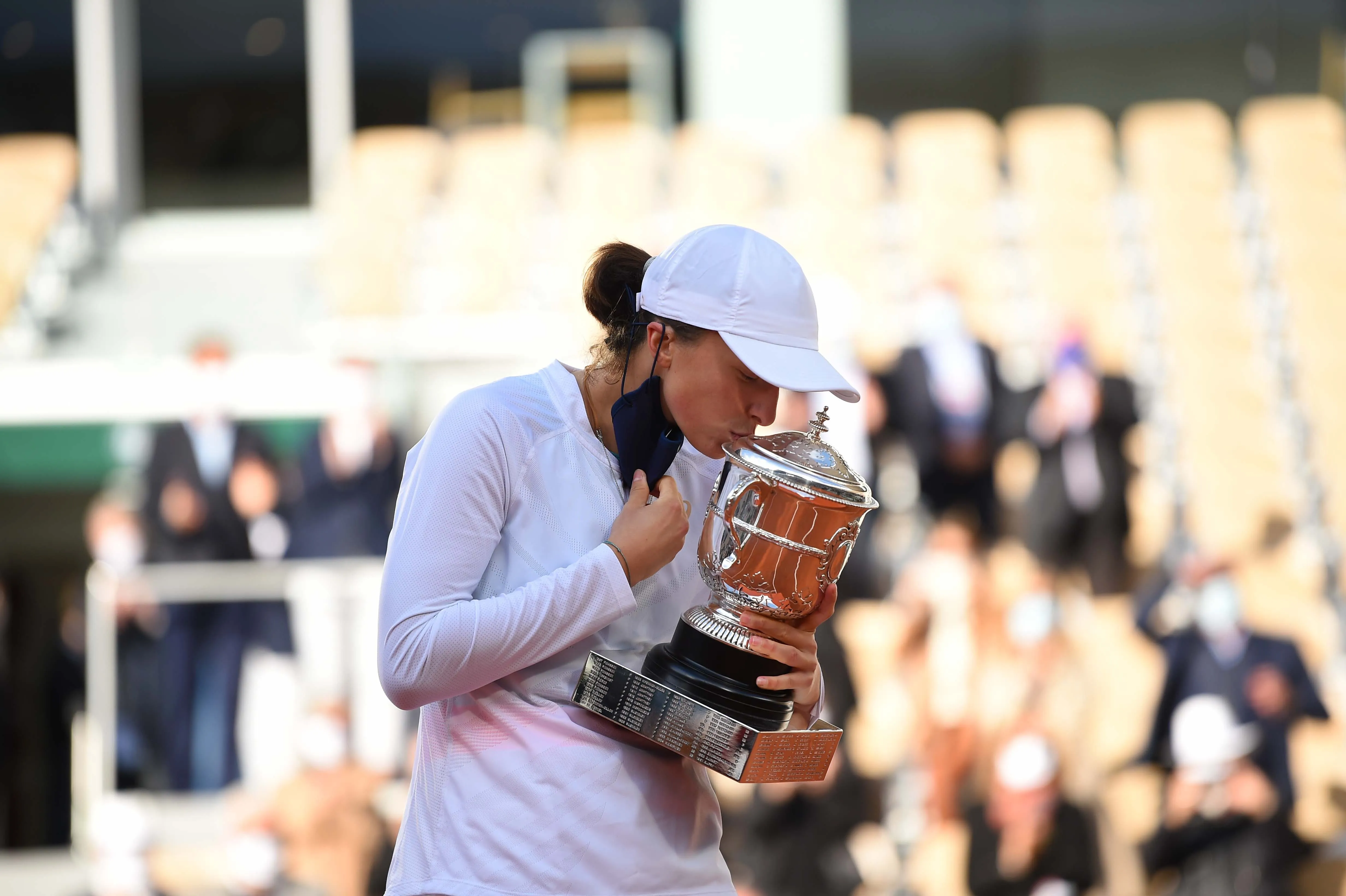 Roland Garros 2020: Đánh bại Sofia Kenin, Iga Swiatek vô địch đơn nữ