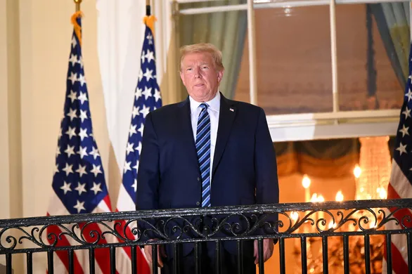 Tổng thống Mỹ Donald Trump xuất hiện trở lại ở Nhà Trắng ngày 5-10 sau khi xuất viện