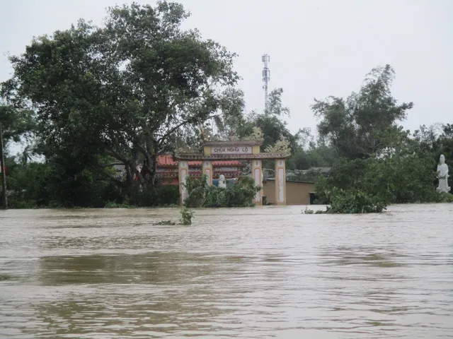 Nhiều địa phương tại Thừa Thiên Huế ngập nặng do mưa lũ.